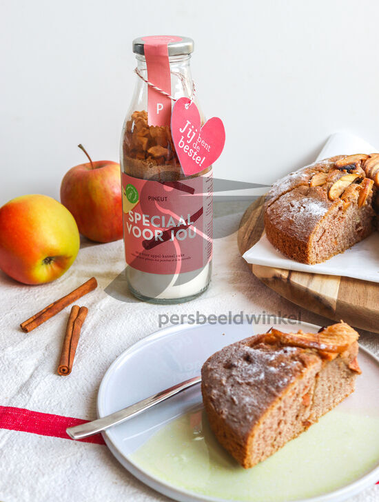 Pineut appel-kaneel cake